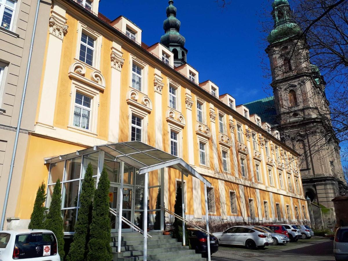 Diecezjalny Dom Formacyjny Apartment Nysa Exterior foto