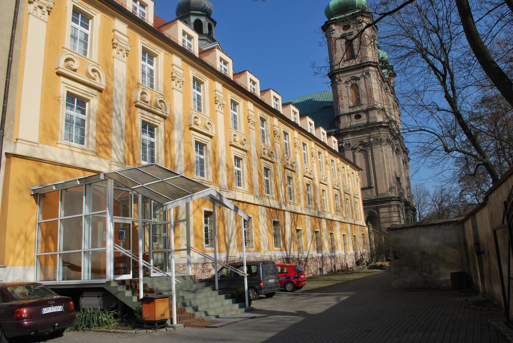 Diecezjalny Dom Formacyjny Apartment Nysa Exterior foto